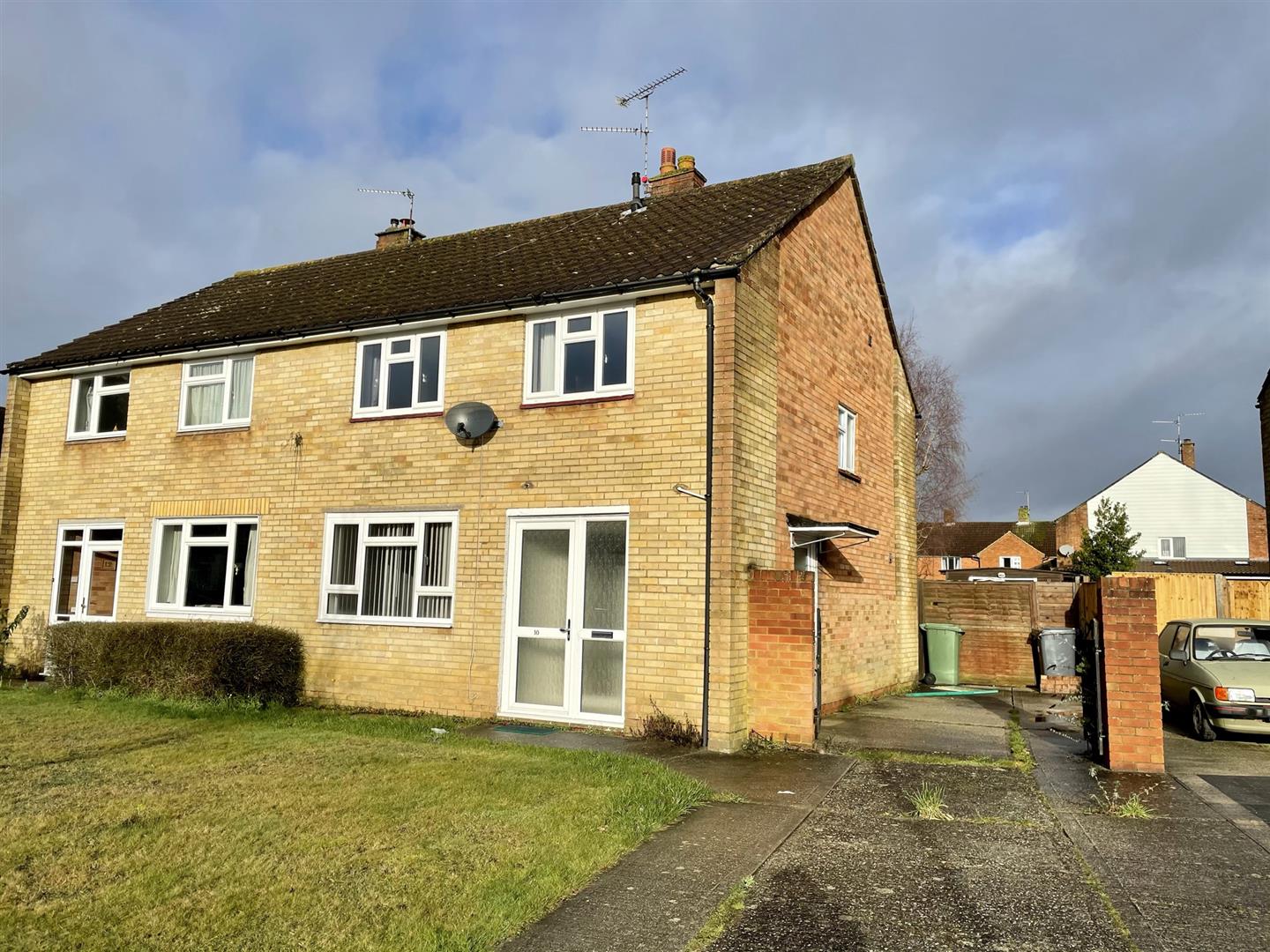 3 Bedroom Property For Sale in Tadley £335,000